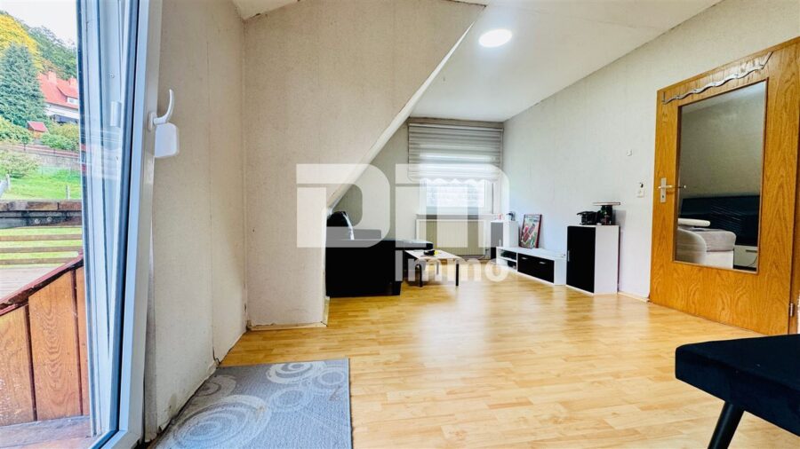 Modernisierte Doppelhaushälte mit Dachterrasse + 2 Garagen und großzügigem Platzangebot - DG Kind 2 / Zugang Terrasse